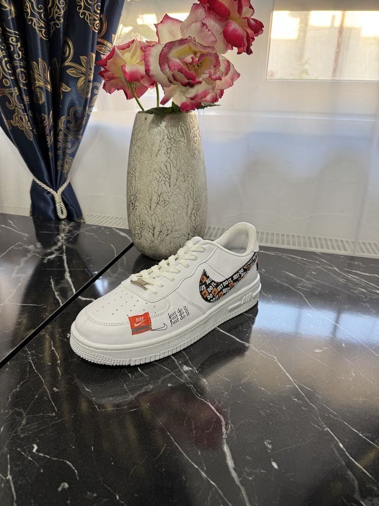 Vand adidasi en gross oferta