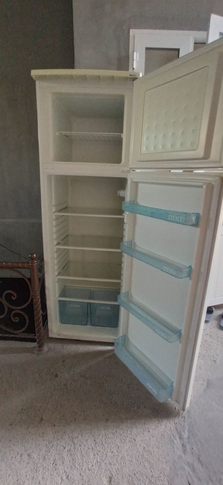 Продается холодильник Artel 245L
