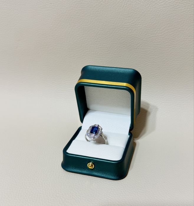 Inel platina cu diamante naturale si safir de sinteza