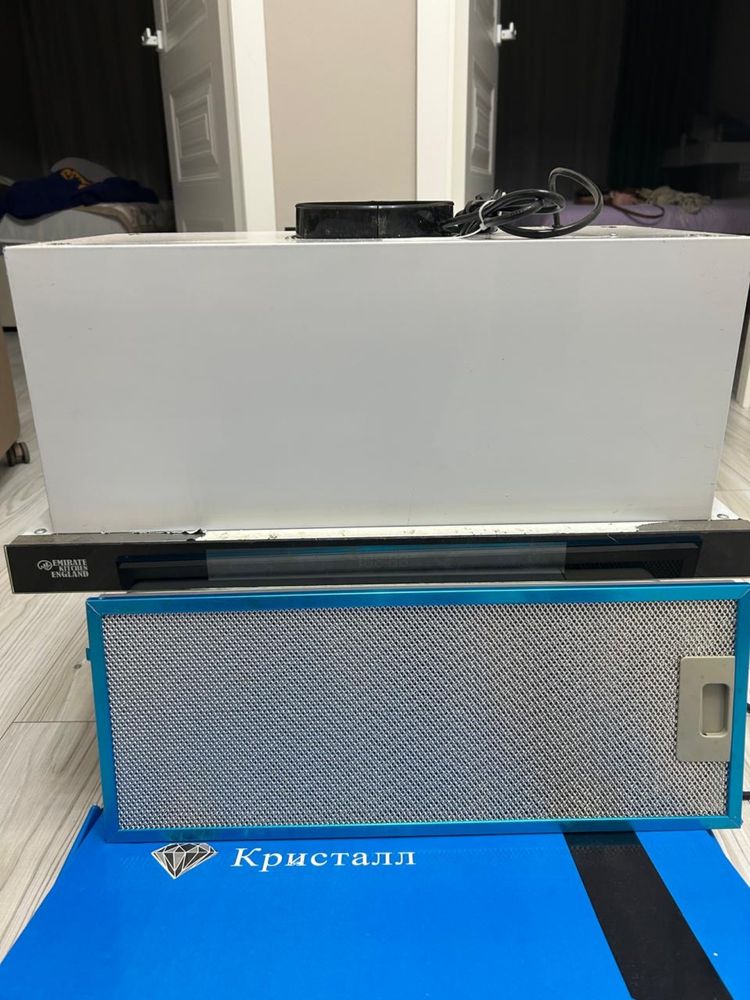 Продаю вытяжку новая, ни разу не пользовались