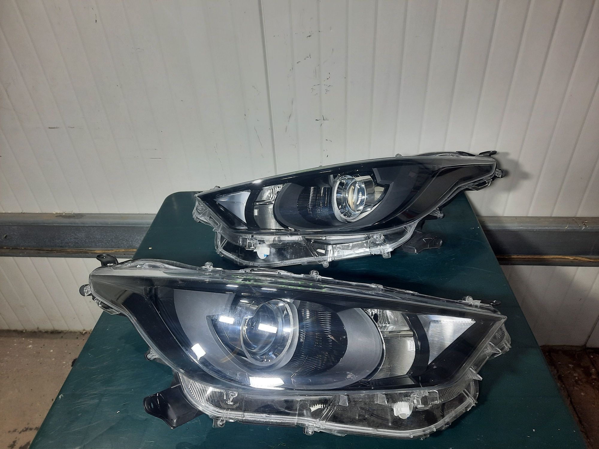 Faruri far stanga dreapta toyota yaris / mazda 2 / 2019 2020 2021 2022