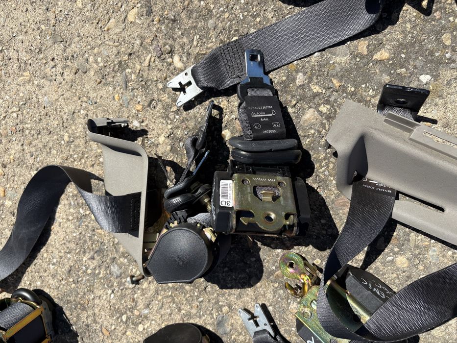 Renault Scenic 2005 година Предпазни Колани