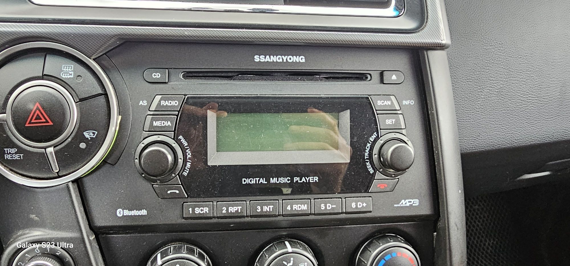 Продам магнитолу оригинал Ssang Yong, работает USB, Bluetooth и AUX