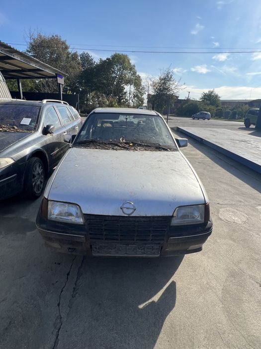 Opel Kadett 1.6 i НА ЧАСТИ