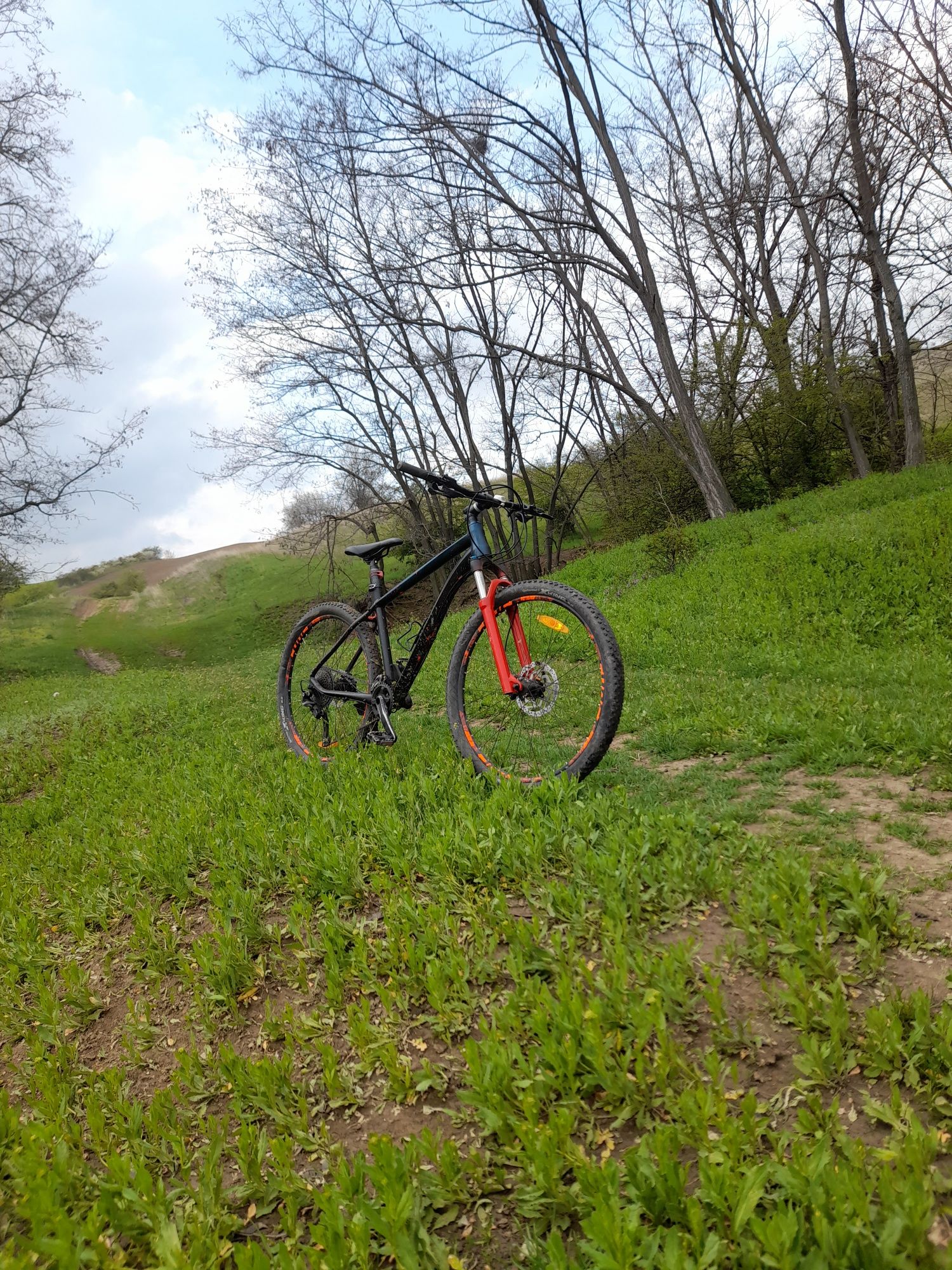 Vând bicicleta gost kato