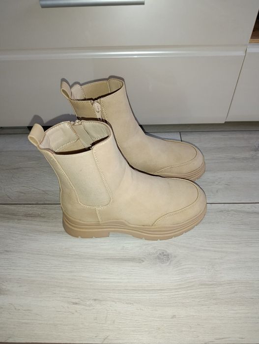 Детски чехли,сникърси и боти ,32 и 34 номер