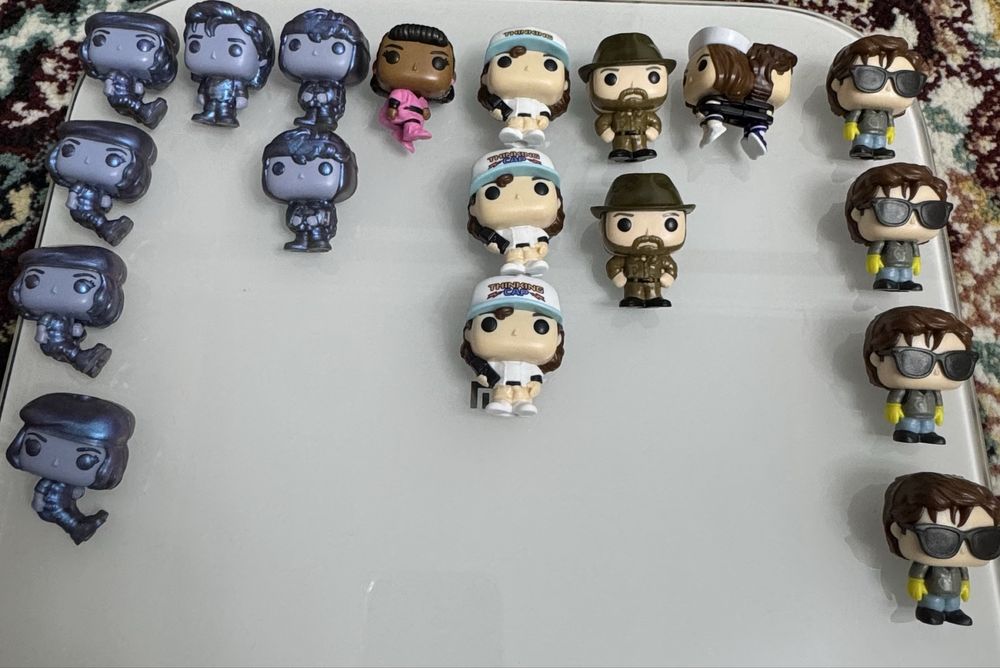 Киндер фигурки очень странные дела