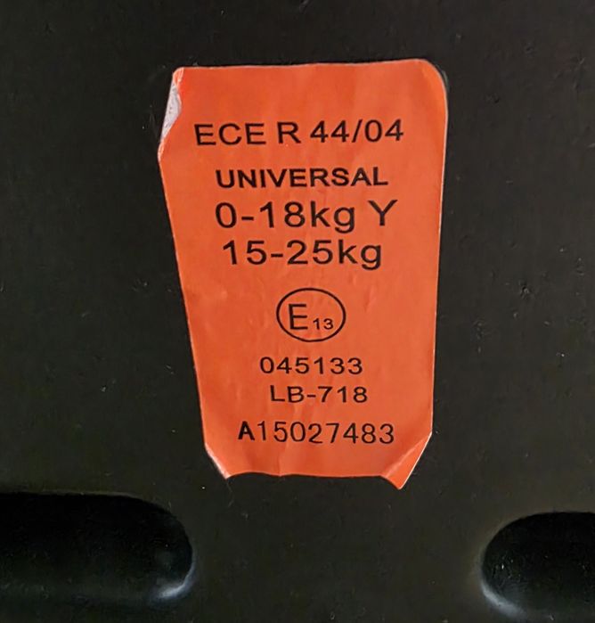 Детско Столче за кола Chipolino Trax