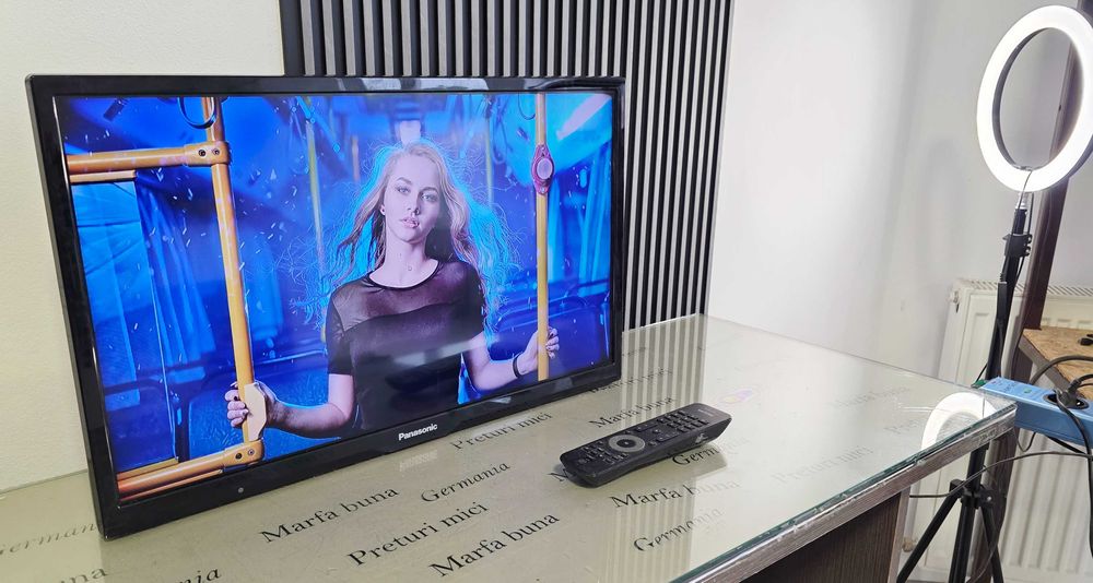 Televizor Panasonic VIERA TX-24CW304 24 inch/61 cm cu suport pt perete