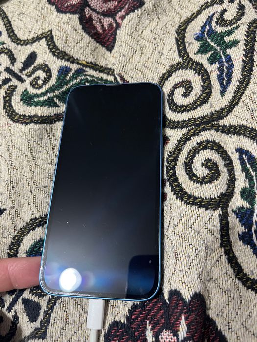 Телефон IPhone 13