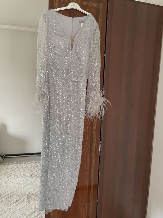 Продам новое, нарядное платье