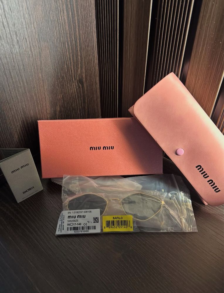 Слънчеви очила Miu Miu