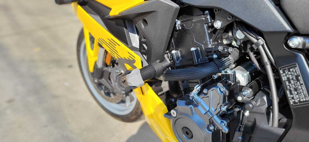 HobbyMoto vinde Suzuki GSX 8R 2025 / 1.500 km, garantie 2027