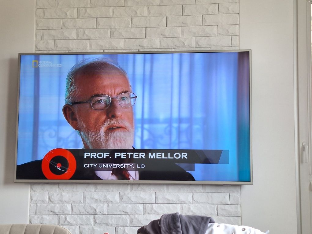 Телевизор 70" Philips