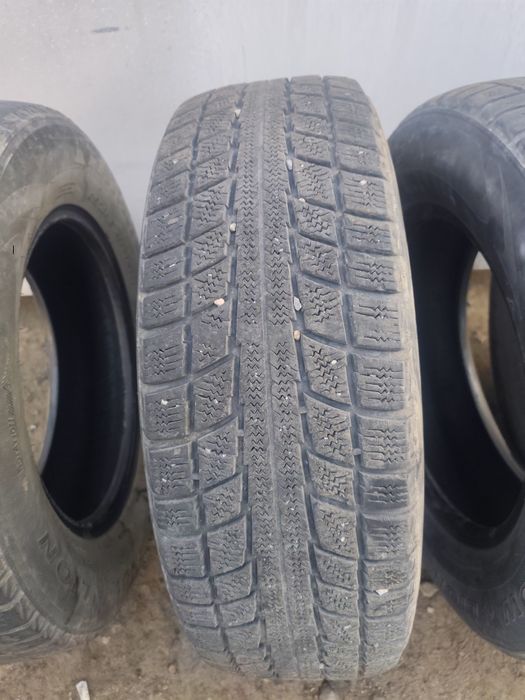 Продаются шикарные шины зимние от Рав 4