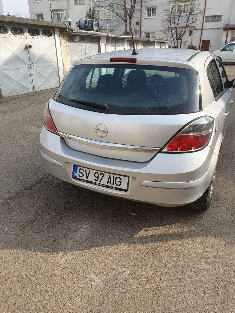 Vând Opel Astra H