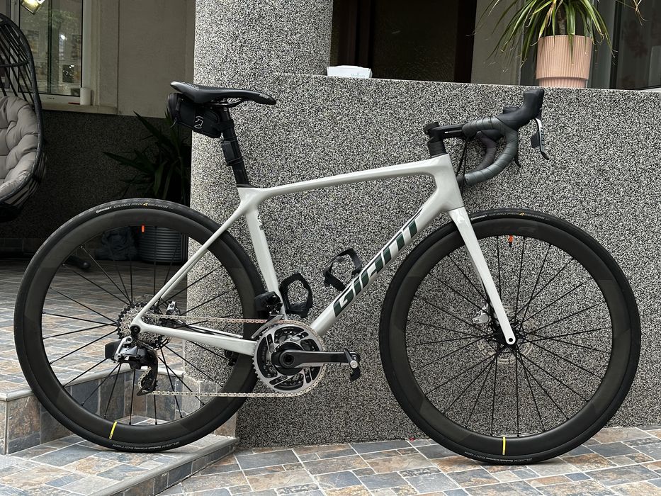Giant TCR carbon SRAM RED eTap Mavic Cosmic SLR - M 54