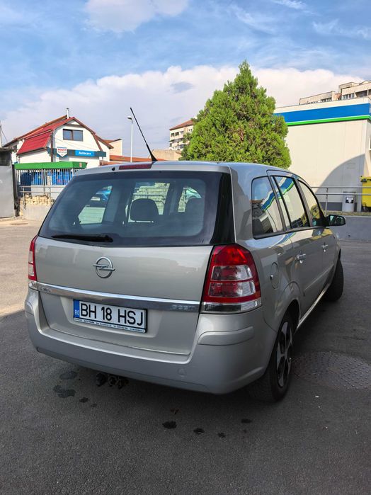 Opel Zafira - inmatriculat 2011, 1.6 benzina, 7 locuri, carlig