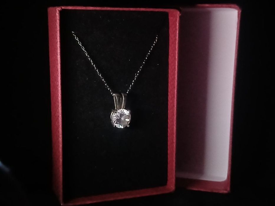 красива бижута в ново състояние