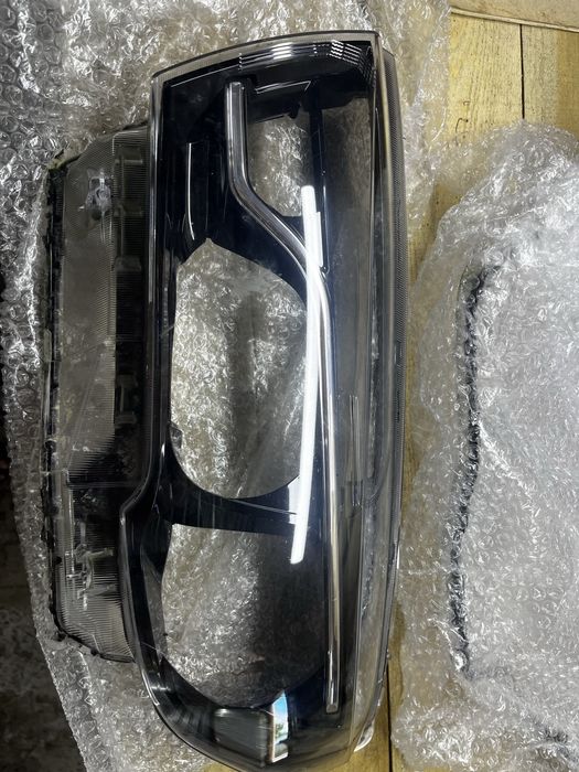 Левое стекло фары и маски фары для Lada Vesta