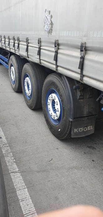 Vând Semiremorca Prelată