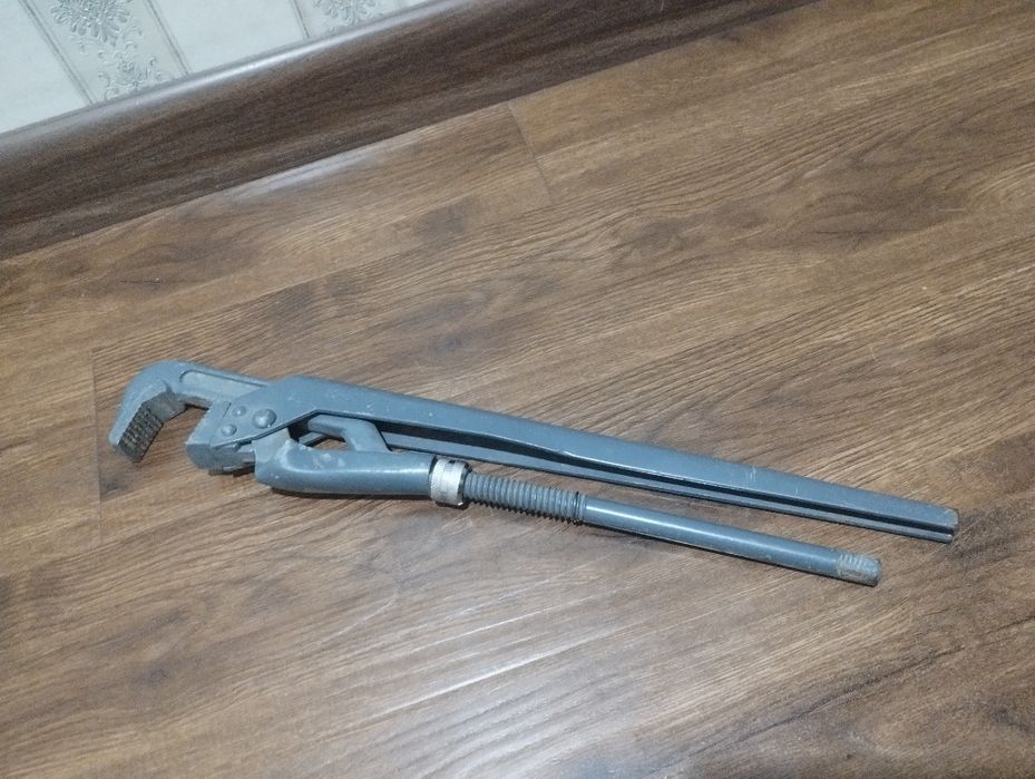 Разводной ключ для сантехники