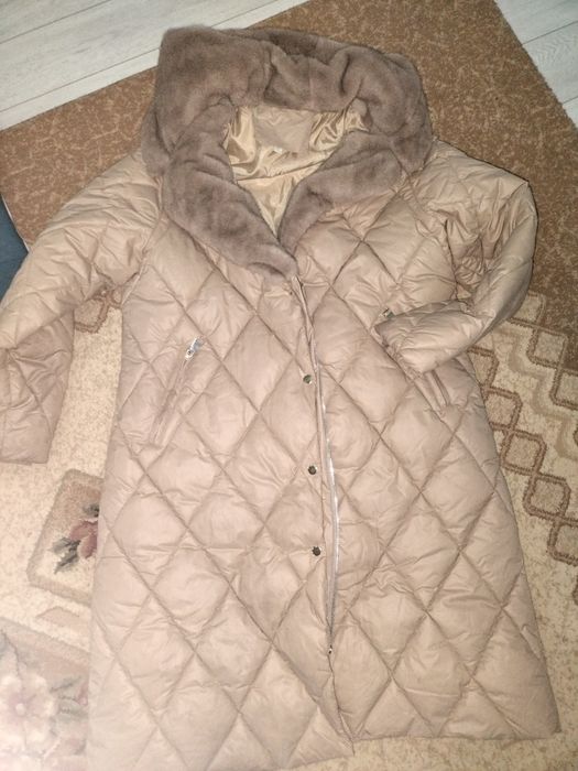 Куртка пуховик в отличном состоянии