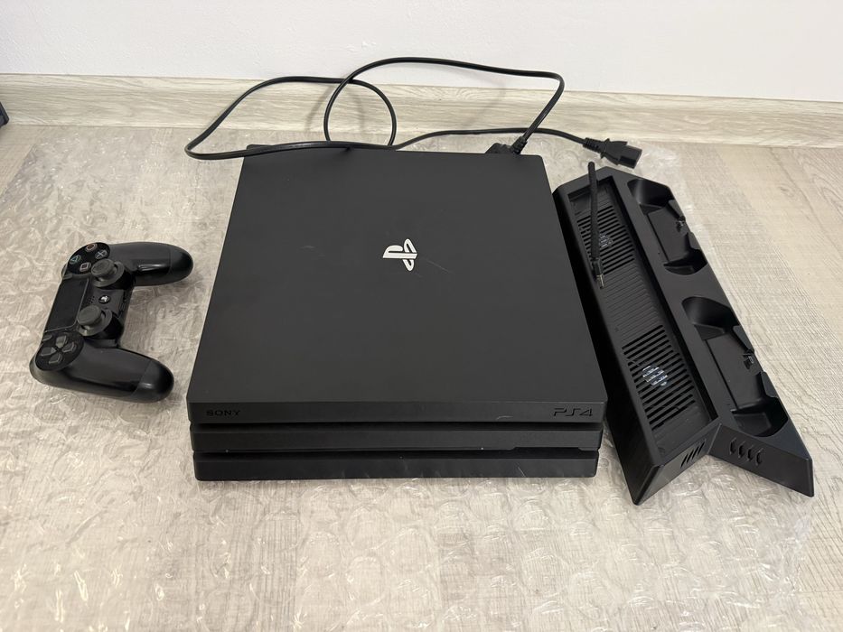 Playstation 4 PRO 1tb и 6 игри
