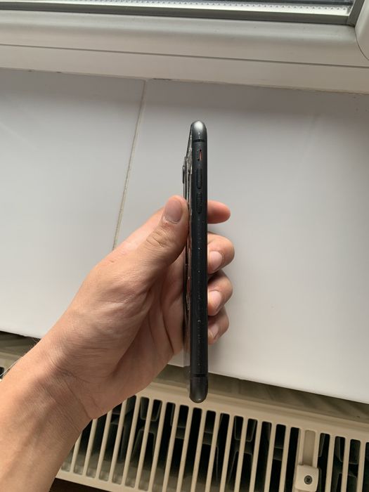 Iphone 11,64gb,spatele spart,display ul nu functioneaza