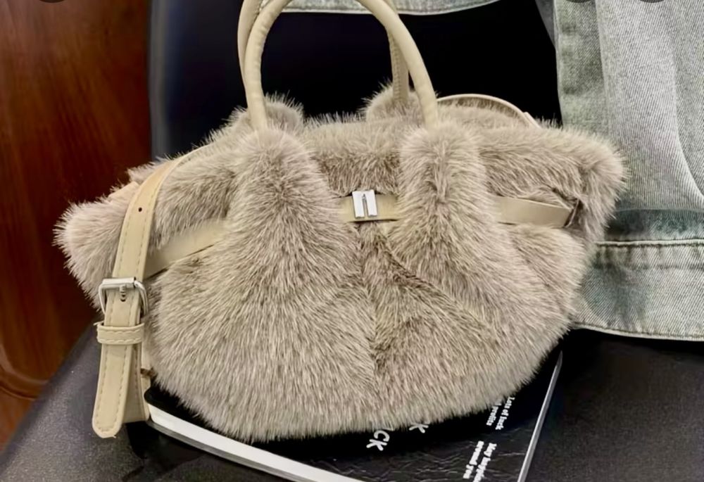 Пухена чанта среден размер