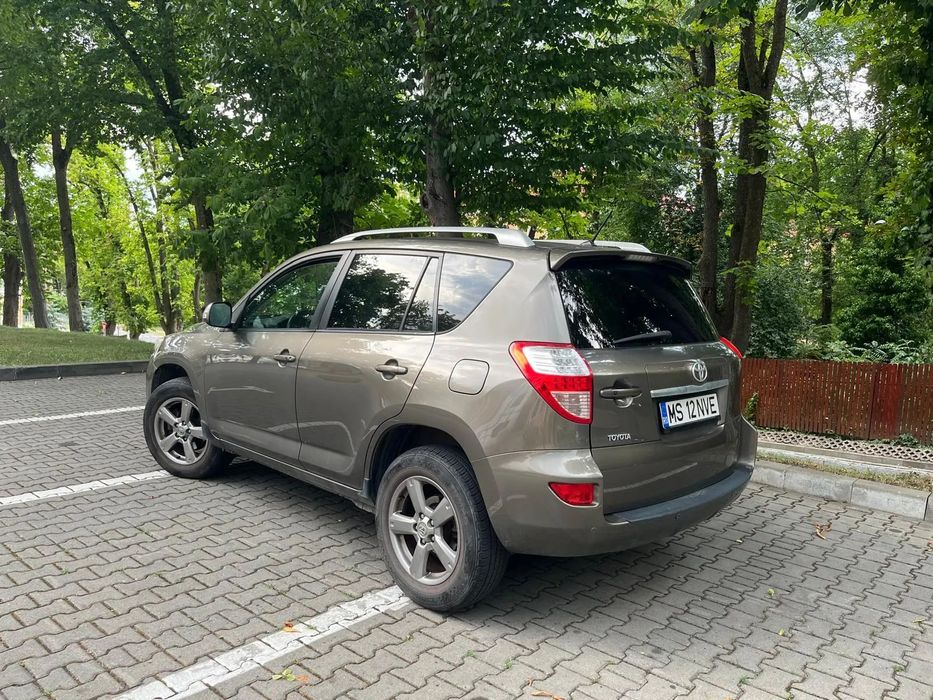 Toyota RAV4 Mașină îngrijită, portbagaj generos, revizii la zi