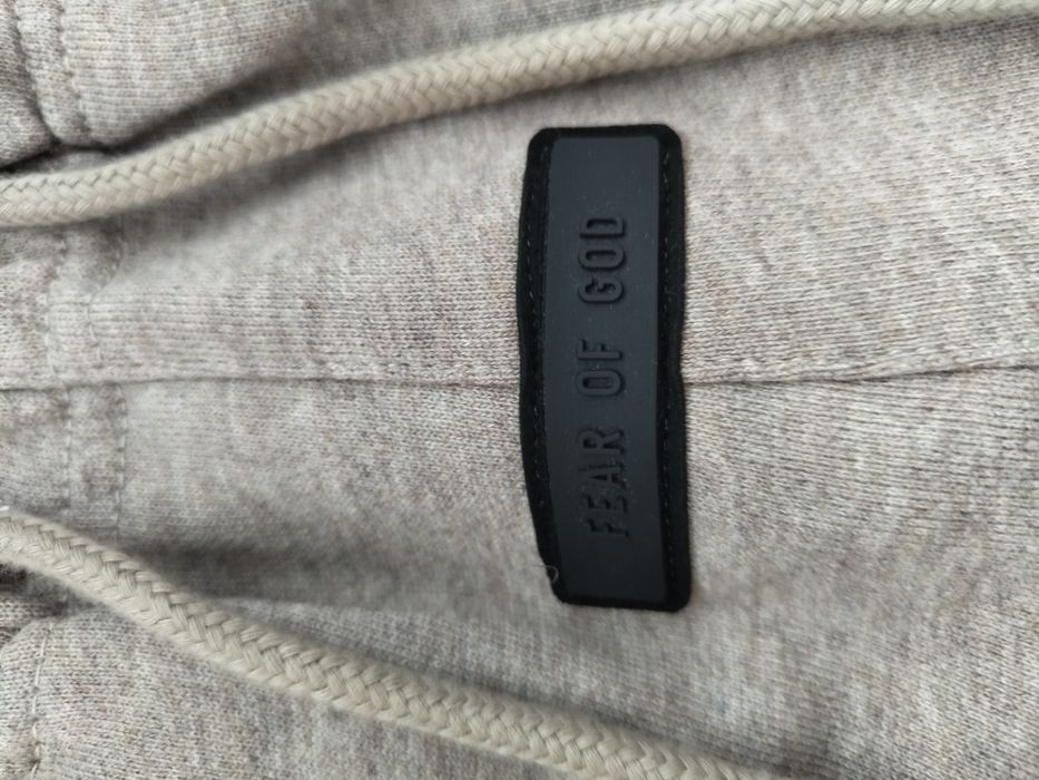 Pantaloni essential fog negri si gri