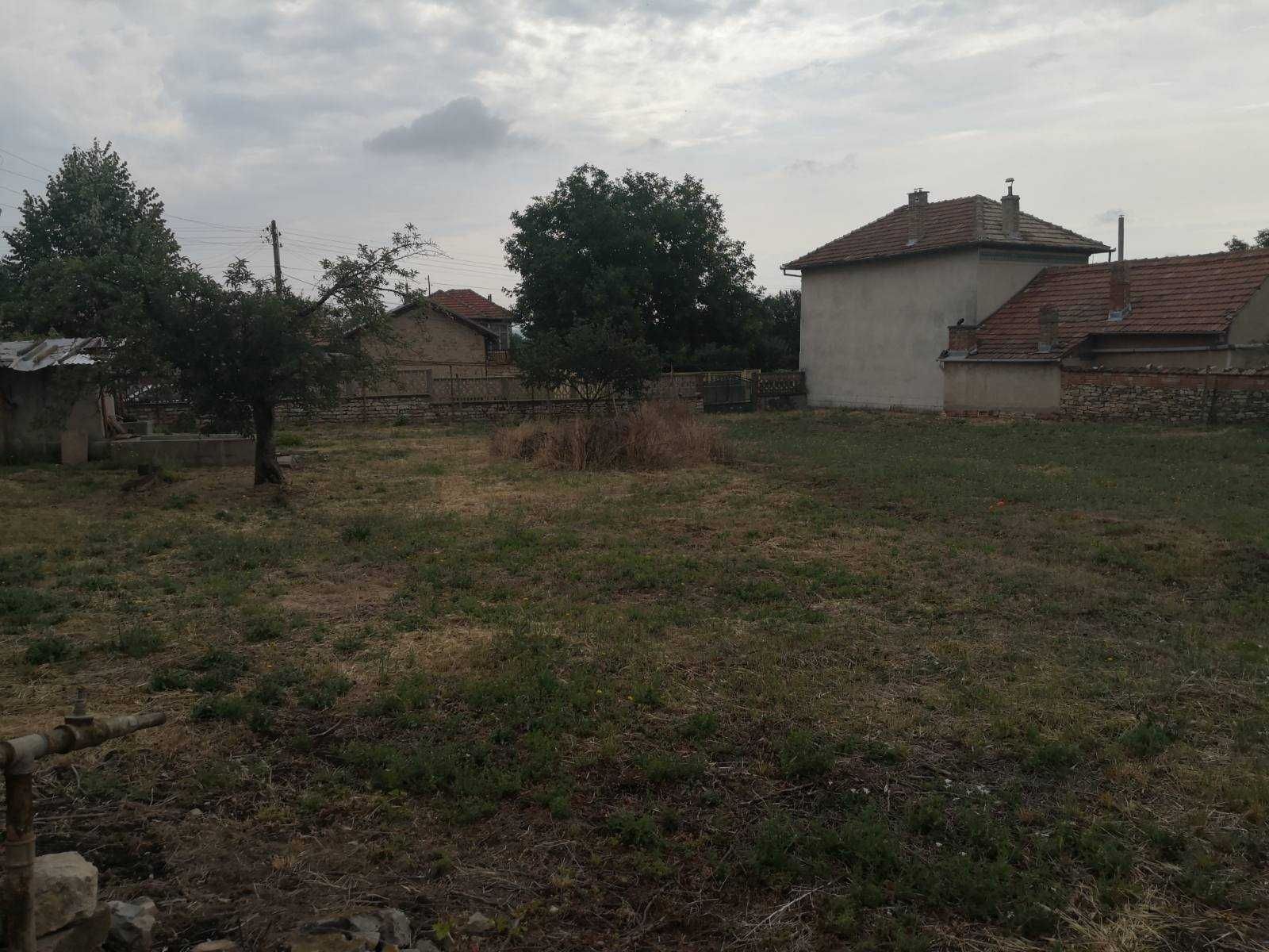 Продава КЪЩА
    
област Велико Търново, с. Полски Сеновец