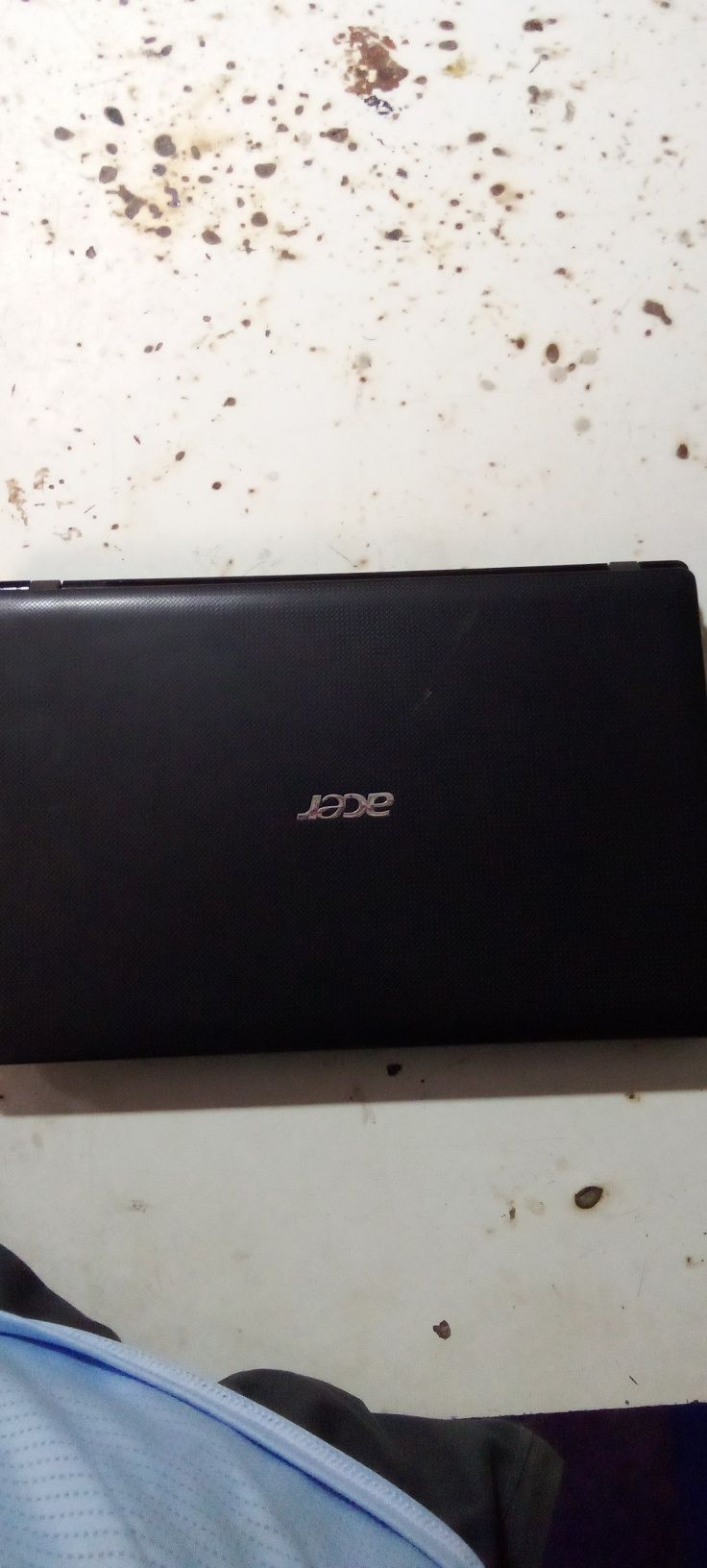 Aser core i3  aybi botarya 15 minut zaryat tutadi boshqa aybi yoq