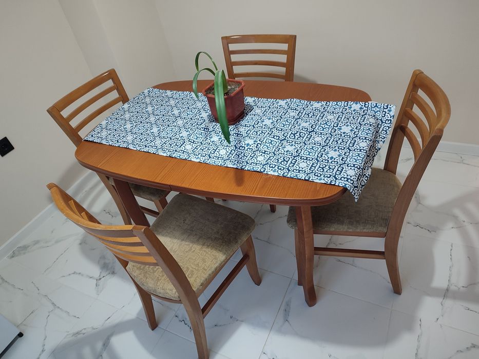 Разтегателна маса с 4 стола