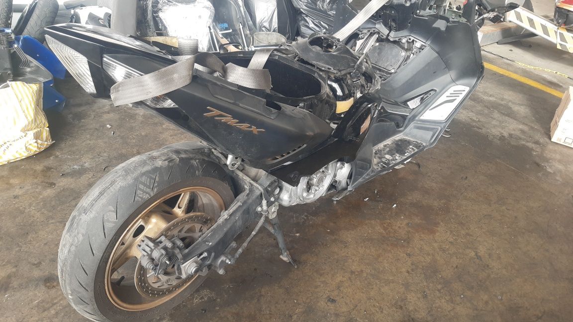 Скутер Ямаха (Yamaha T-Max 530)-на части