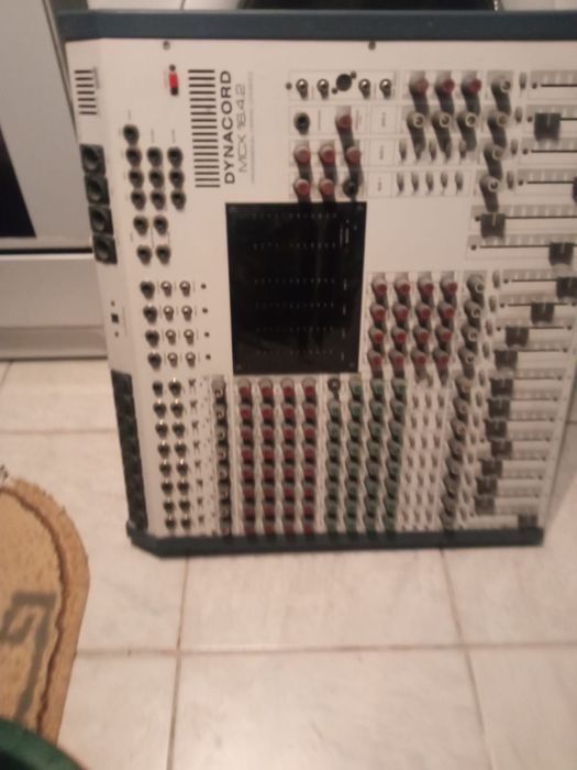 Vând 2 orgi si 2 sintetizatoare