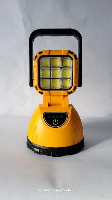 Lanternă cu multiple funcți și încărcare solară și USB