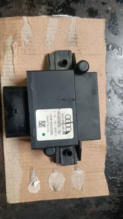 Vând modul pompă alimentare (fuel pump control module) pentru Audi.