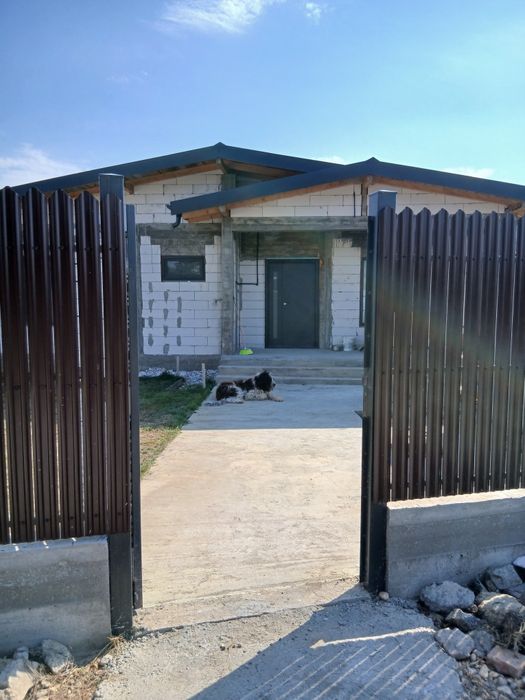 Vand Casă în Comuna Mischii Judetul Dolj la 5 km din centura Craiovei