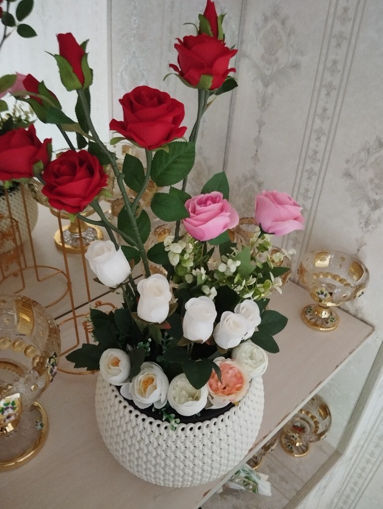 Букет из конпазицыя из пионеров цвета