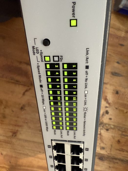 Switch gigabit HP ProCurve 1400-24G  J9078A 24 porturi cu