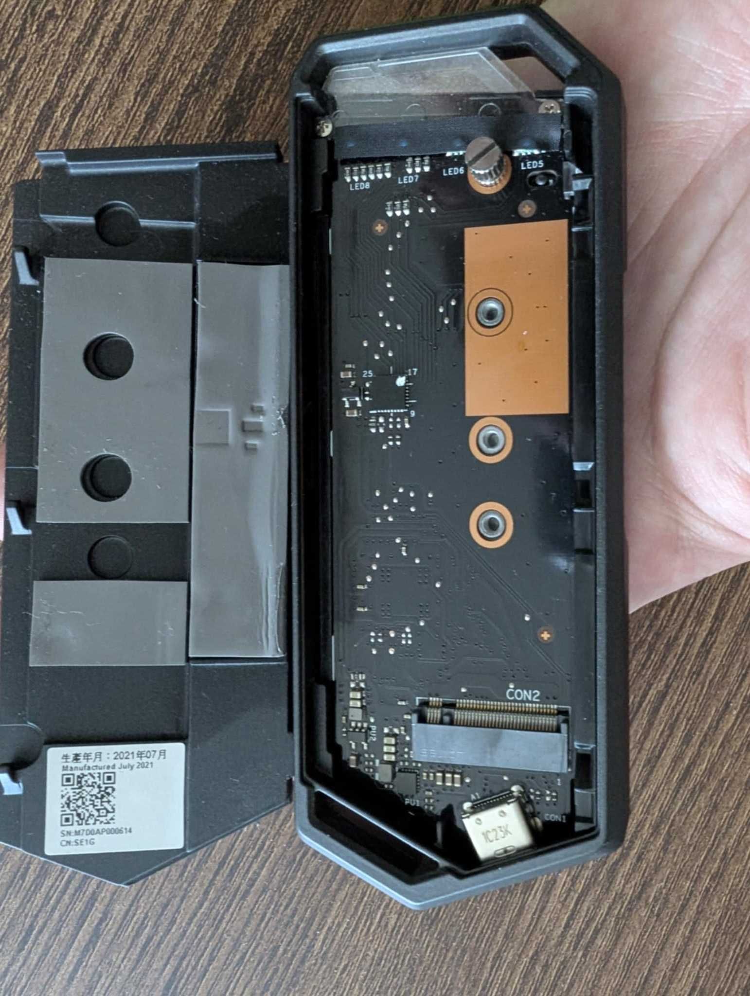 Чекмедже за SSD ASUS ROG Strix Arion M.2 NVME SSD