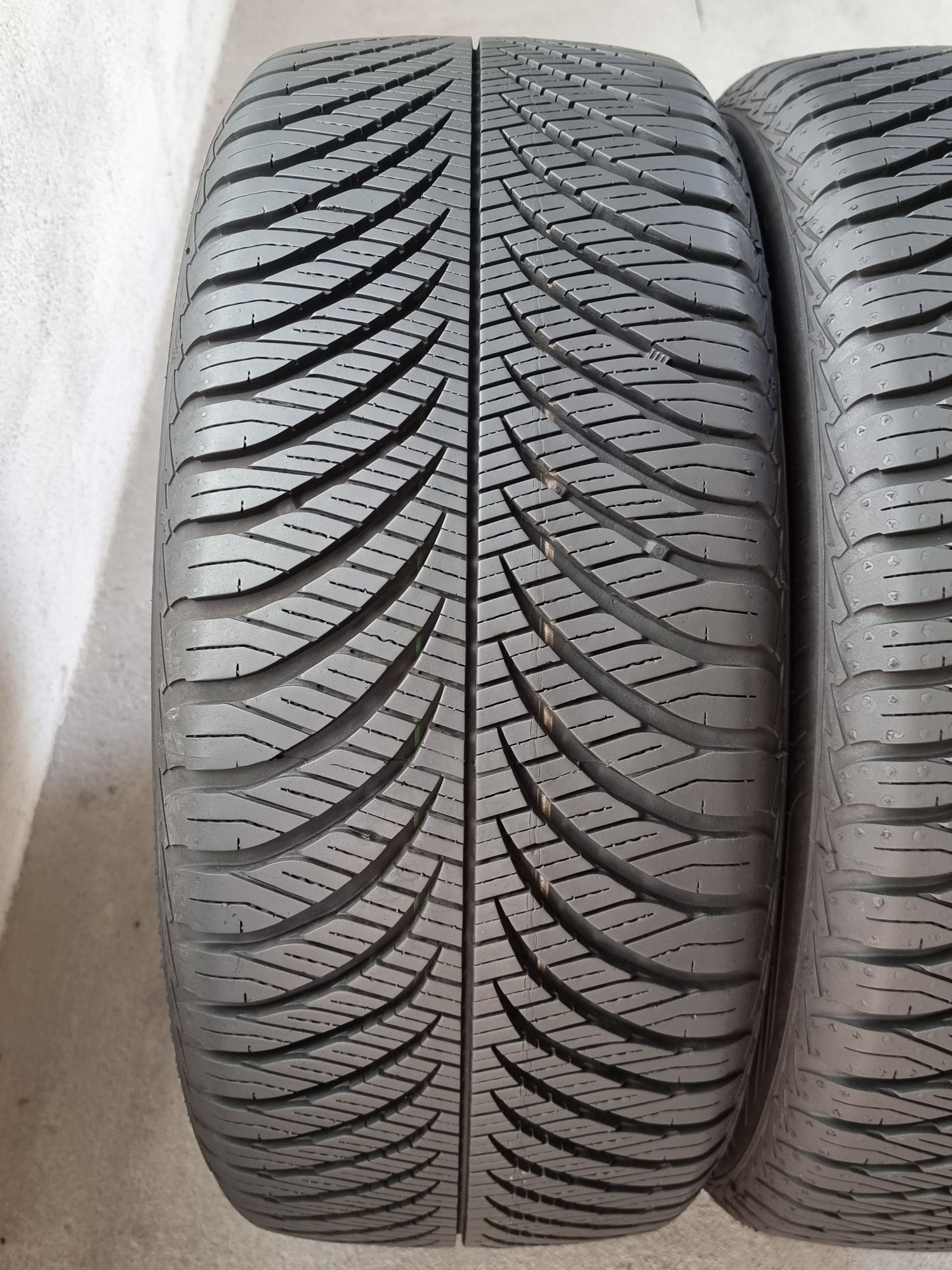 215/45/16 Goodyear 2Броя: 240лв 8.4мм