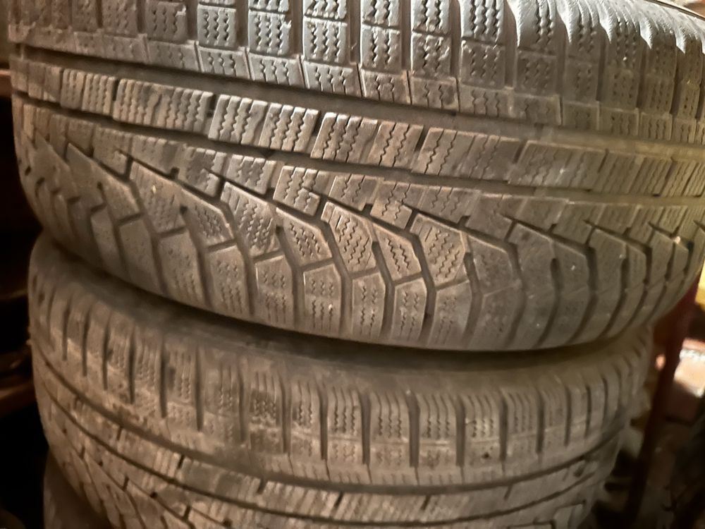 Vand 2 Cauciucuri de iarna Hankook 225/60/R17
