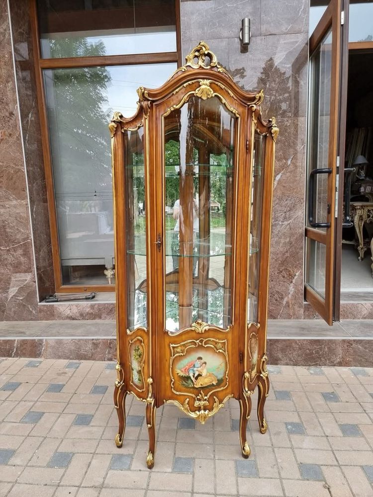 Италианска барокова ъглова витрина