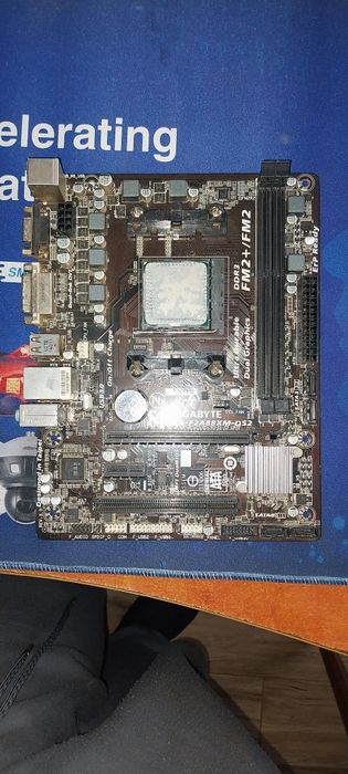 place de baza gigabyte si amd