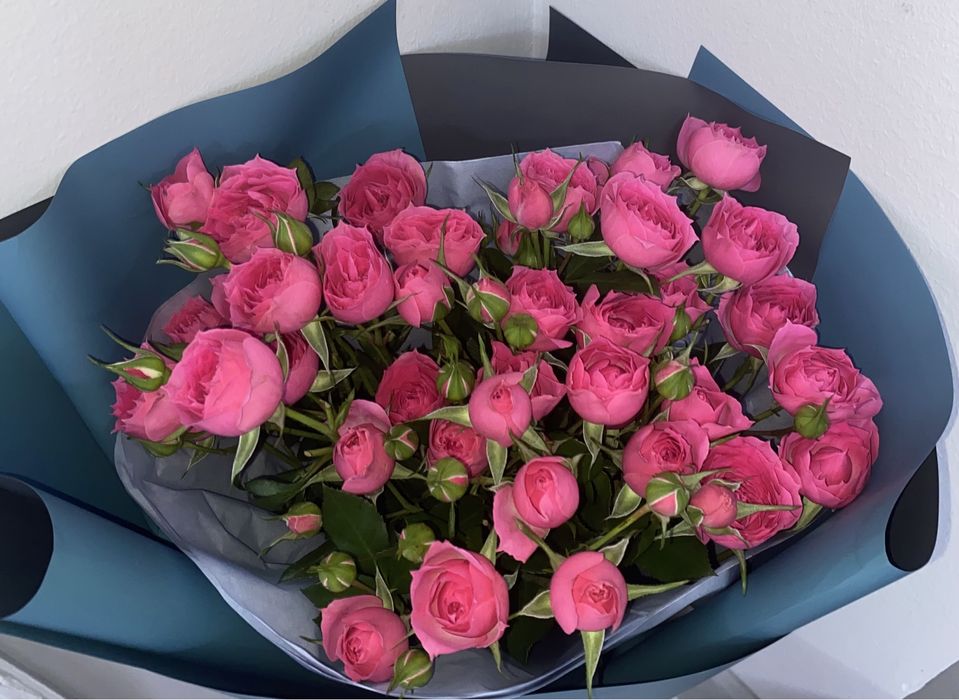 Кустовые розы свежие