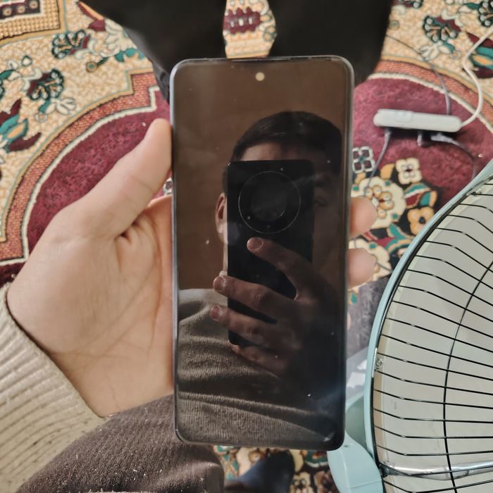 Dakume karobkasidan momo yuq. Telifon holati e'dyal