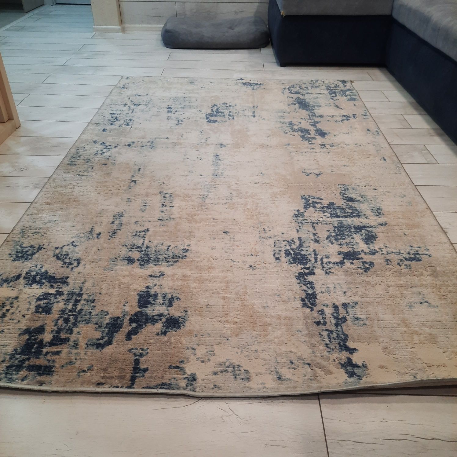 Продам ковёр размер 2,3 м х 1,5 м